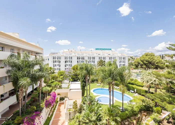 Luxury 2 bedroom apartment in Puerto Banús, parking&pool