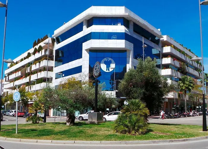 Luxury 2 bedroom apartment in Puerto Banús, parking&pool